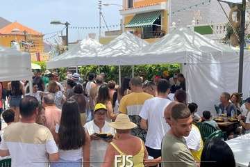 Lomo Magullo celebra el Día del Vecino en plena ola de calor/Francisco Javier Santana.